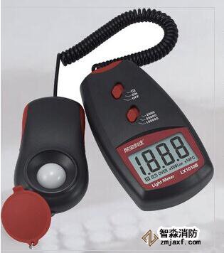 數(shù)字照度計量程不小于2000lx；精度：±5％